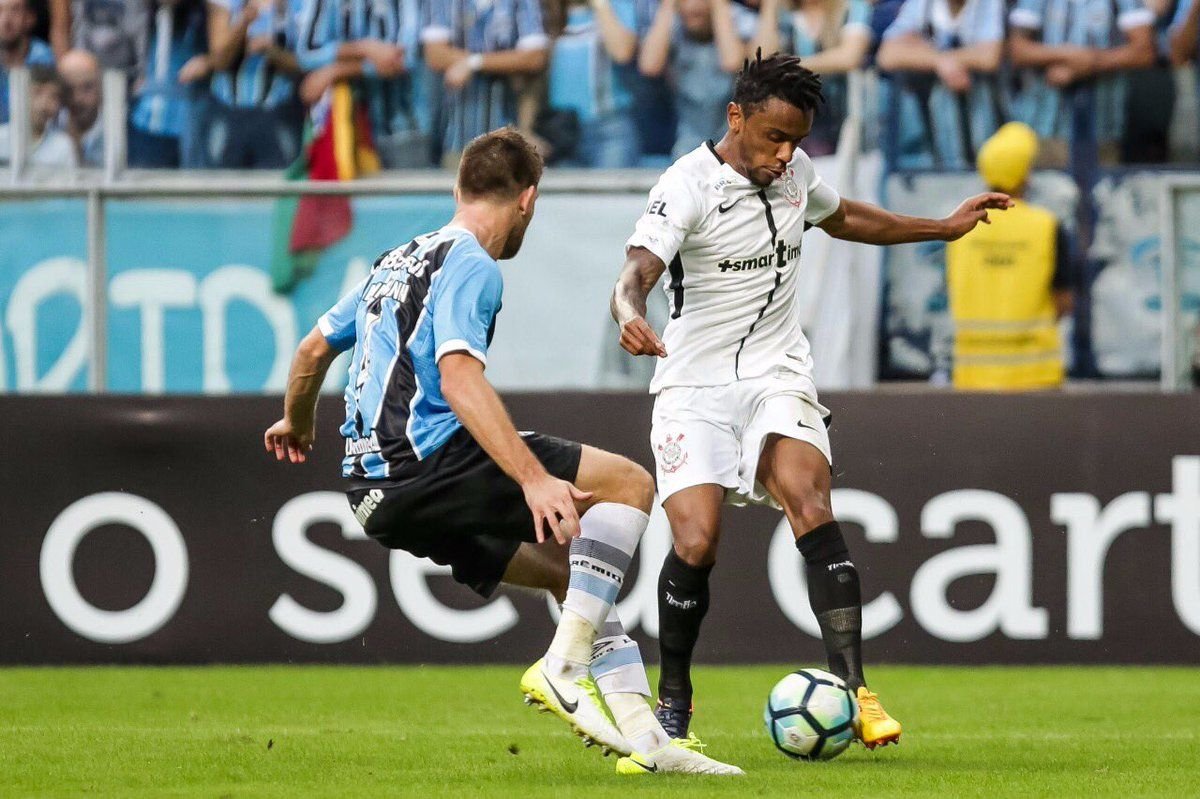 You are currently viewing Paulo Roberto, volante, move ação contra o Corinthians e cobra R$ 1,2 mi