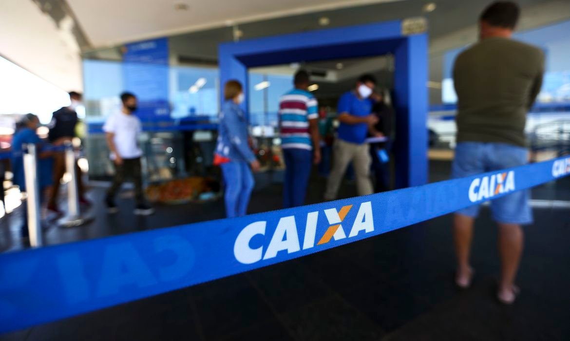 You are currently viewing Caixa paga R$ 2,6 bilhões de auxílio a 4 milhões de beneficiários