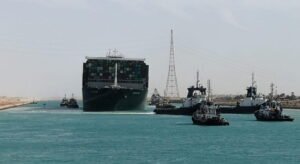 Read more about the article Navio cargueiro é desencalhado no Canal de Suez e tráfego é liberado