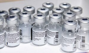 Read more about the article Covid-19: novo lote de vacinas da Pfizer chega ao Brasil