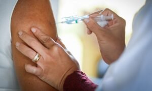 Read more about the article Brasil bate a marca de 100 milhões de pessoas vacinadas