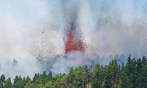 Read more about the article Vulcão Cumbre Vieja entra em erupção no Arquipélago das Canárias