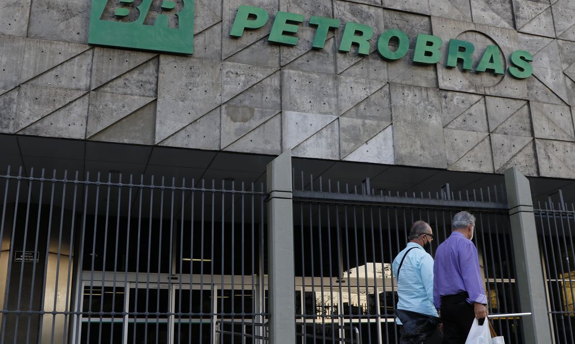 Read more about the article Petrobras reduz preço da gasolina A para distribuidoras