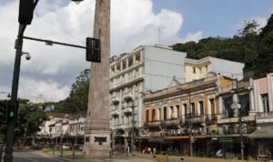 Read more about the article Comércio de Petrópolis reabre lojas e conta os prejuízos