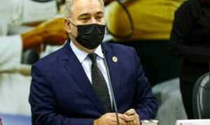 Read more about the article Ministro da Saúde diz que não vai decretar fim da pandemia “sozinho”