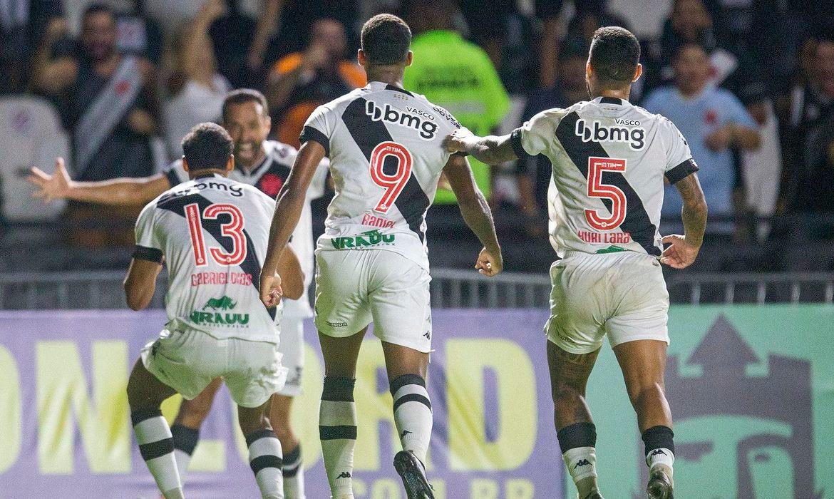 You are currently viewing Vasco supera a Ponte Preta em sua primeira vitória na Série B
