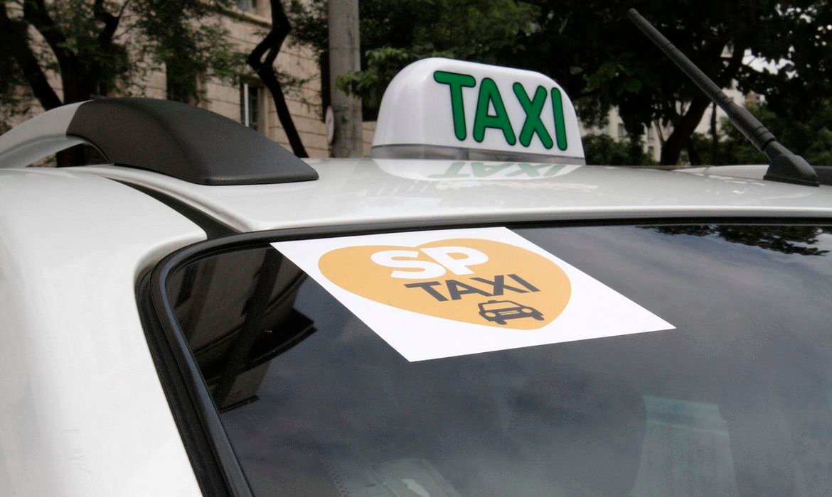 Read more about the article Capital paulista desobriga uso de máscaras em táxis e carros de app