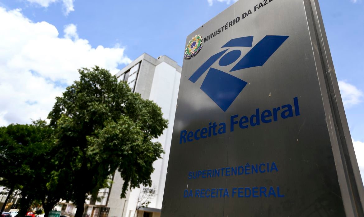 Você está visualizando atualmente Receita Federal recebe quase 2 milhões de declarações do ITR