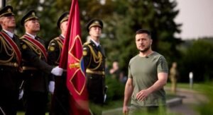 Leia mais sobre o artigo Ucrânia lutará até o fim, afirma Zelenski no Dia da Independência do país