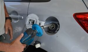 Leia mais sobre o artigo Petrobras reduz preço de gasolina em R$ 0,25 por litro