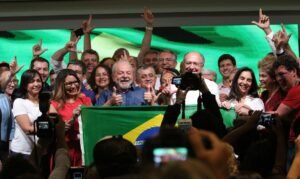Leia mais sobre o artigo Em primeiro discurso, Lula diz que combate à miséria é sua missão