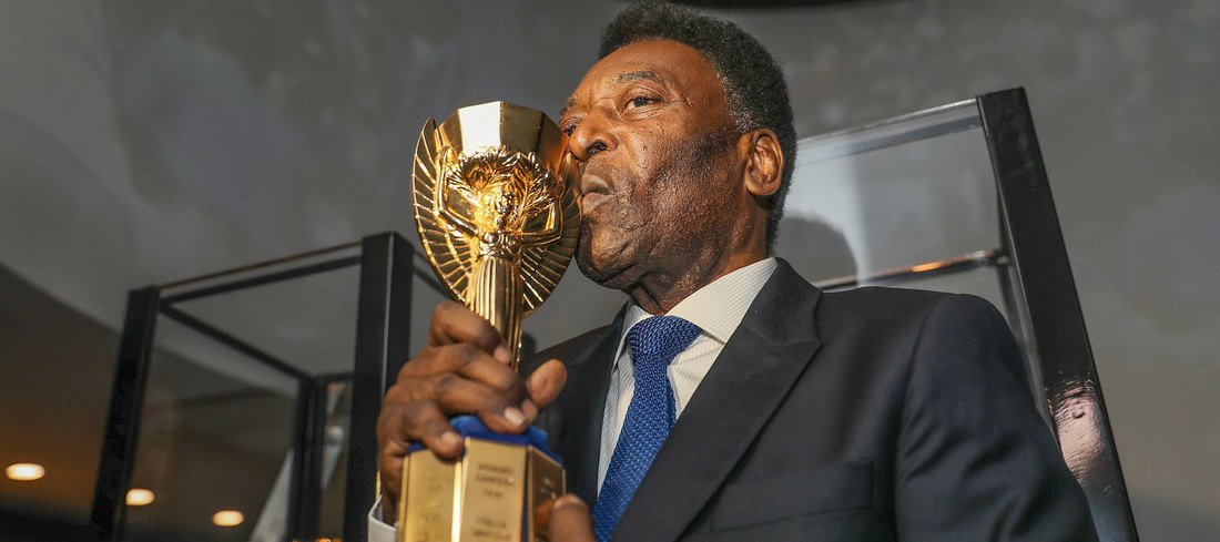 Você está visualizando atualmente Rei do futebol, Pelé morre aos 82 anos