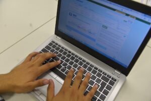 Leia mais sobre o artigo Receita paga hoje lote residual de restituição do IR