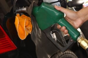Leia mais sobre o artigo Gasolina em Aracaju varia entre R$ 4,95 e R$ 5,19 por litro; Diesel S10 de R$ 4,78 a R$ 5,59 e GNV de R$ 4,68 e R$ 4,66