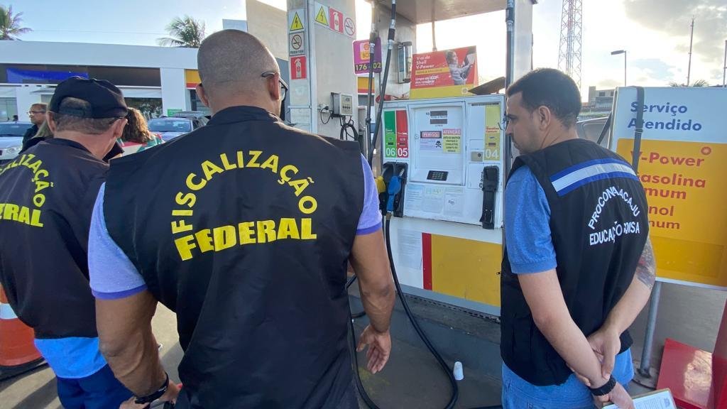 Você está visualizando atualmente Procon Aracaju realiza fiscalização em posto de combustível no Centro da capital