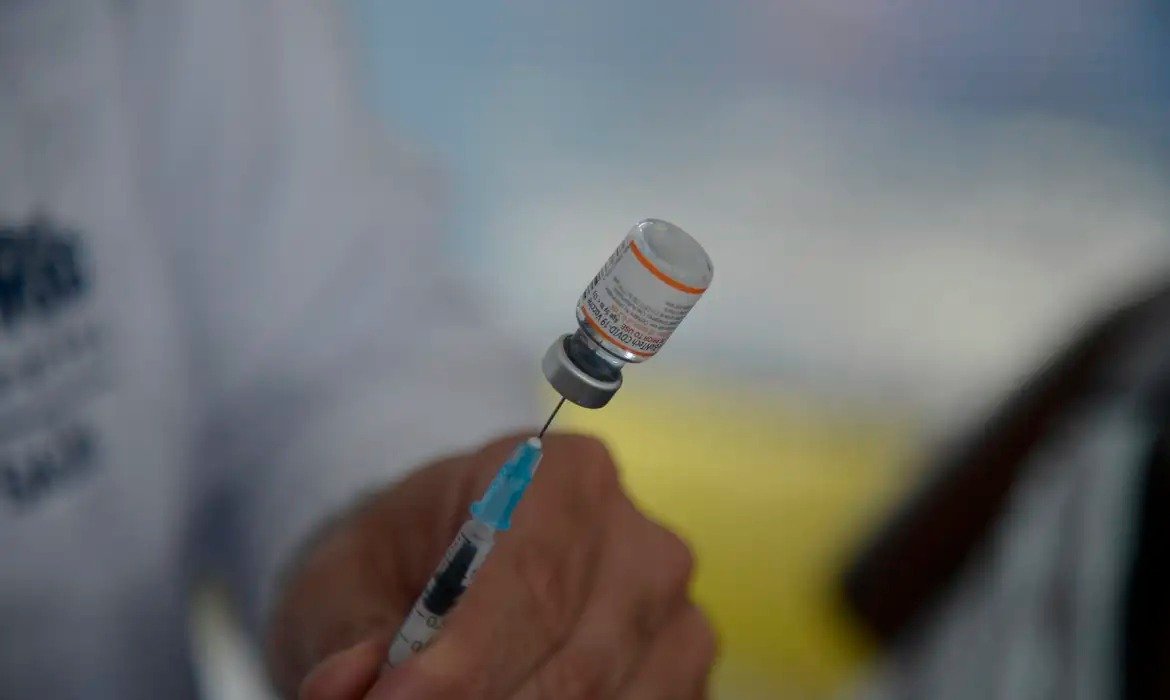 Leia mais sobre o artigo Nova vacina contra a covid-19 chega à população em 15 dias