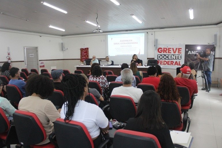 Leia mais sobre o artigo Após 44 dias, professores da UFS decidem encerrar greve