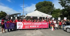 Leia mais sobre o artigo Professores e técnicos da UFS e do IFS realizam manifestações em Sergipe